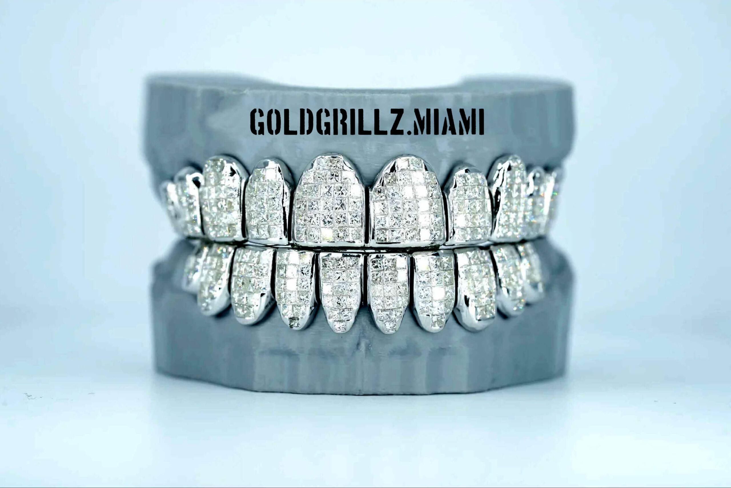 Invisible Princess cut VVS Moissanite Grillz 14K Gold Gold Grillz